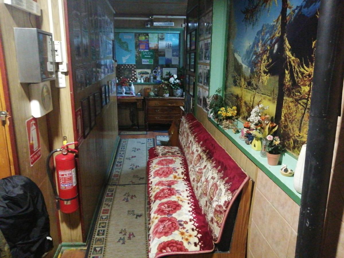 Alojamiento Familiar Rey Bed & Breakfast Пунта Аренас Екстериор снимка