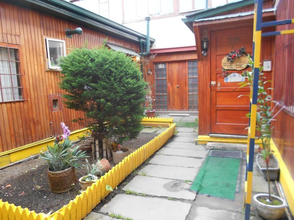 Alojamiento Familiar Rey Bed & Breakfast Пунта Аренас Екстериор снимка